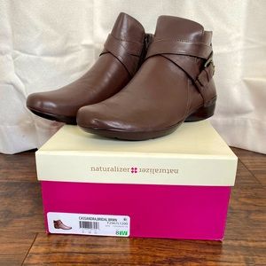 New Naturalizer Cassandra Bridal brown ankle boot. Size 8 W
